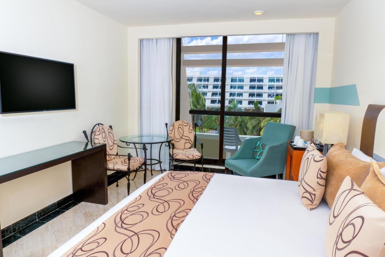 Oh! Cancun On The Beach By Oasis Bagian luar foto